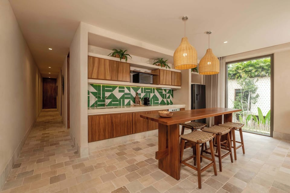 A welcoming dining space ideal for shared meals and relaxed evenings.