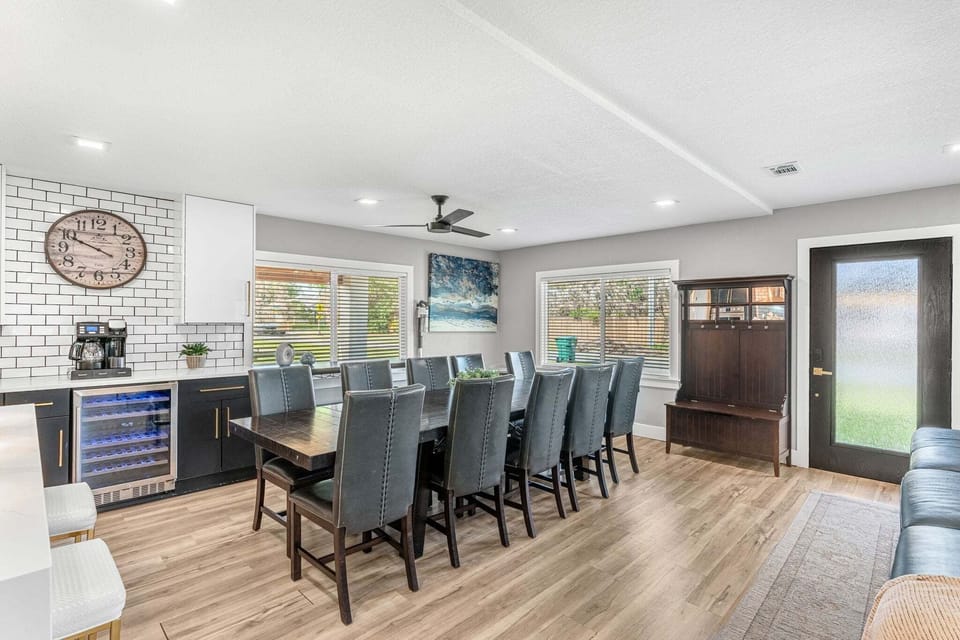 Large dining table seats 10 people- perfect for large groups!