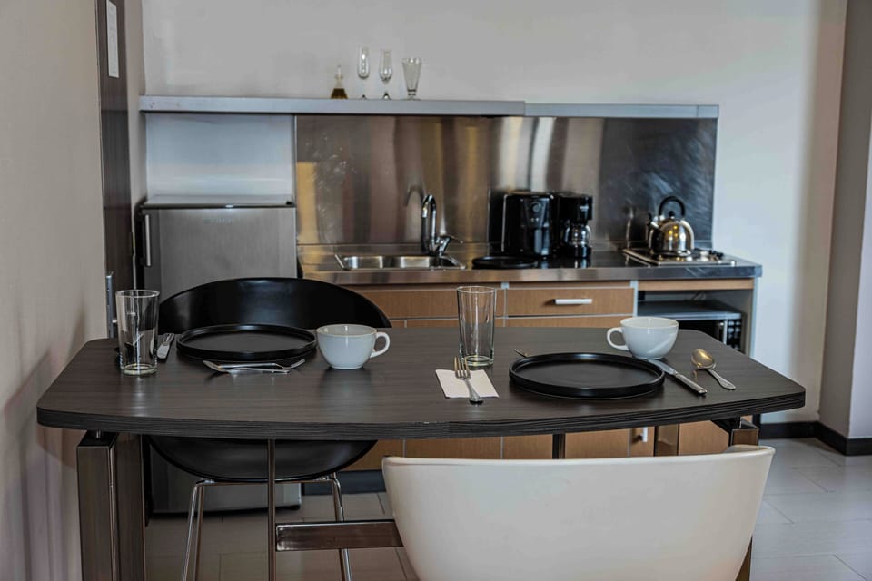 Fridge, cookware/dishes/utensils