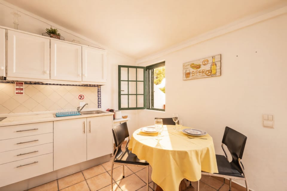 Kitchen dining area