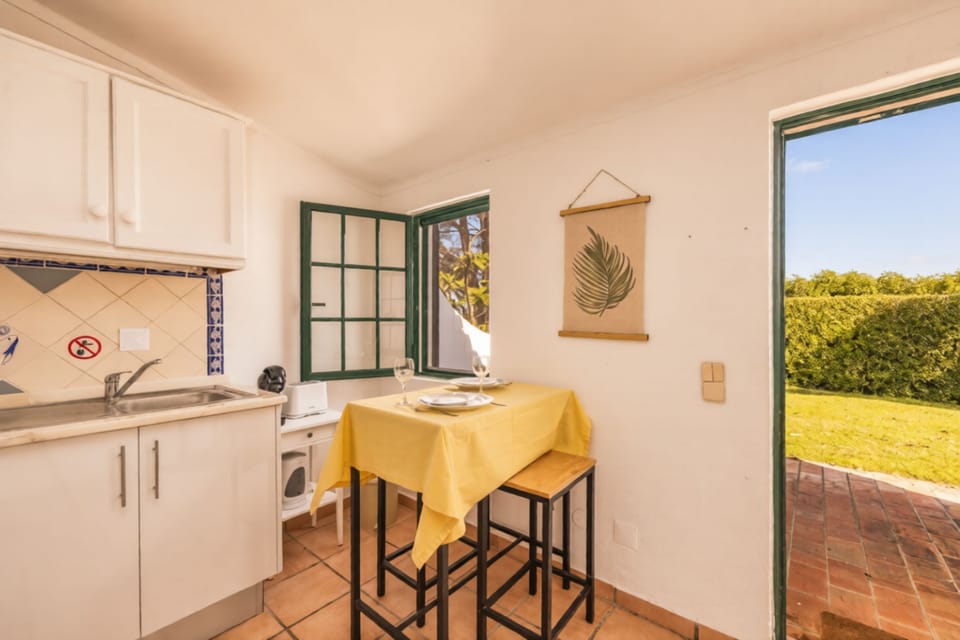 Kitchen dining