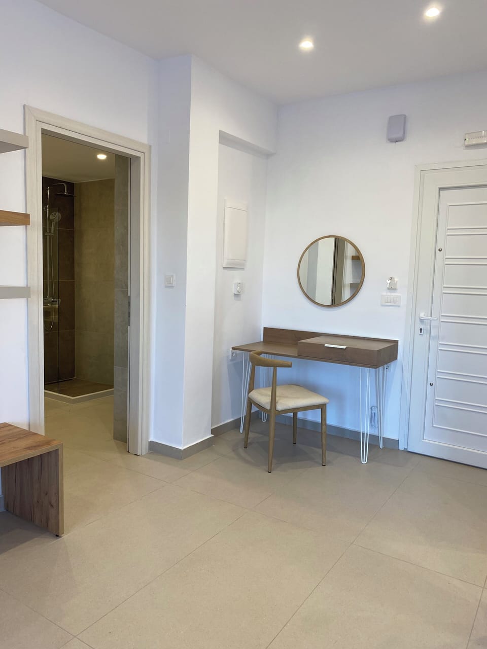 Comfort Studio | In-room safe, individually decorated, individually furnished, desk