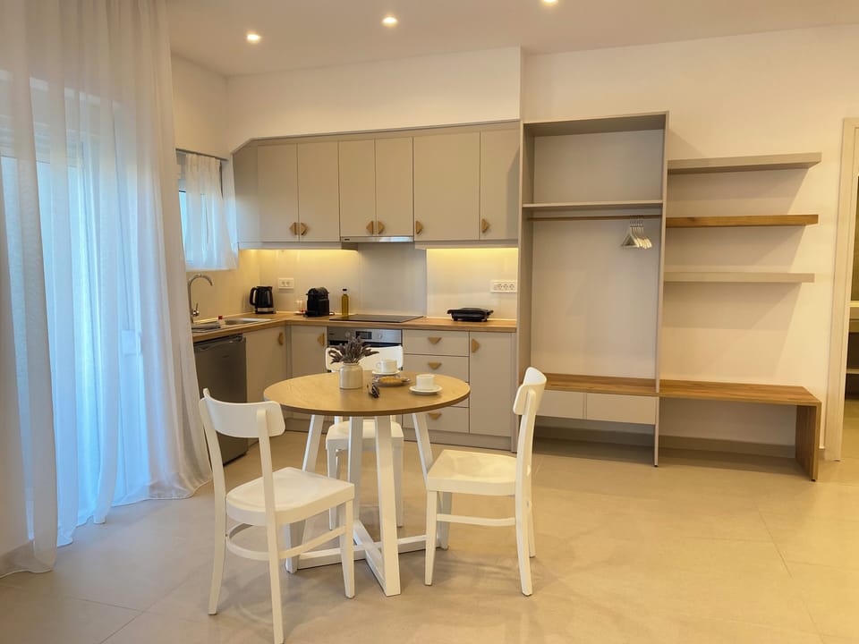 Comfort Studio | In-room safe, individually decorated, individually furnished, desk