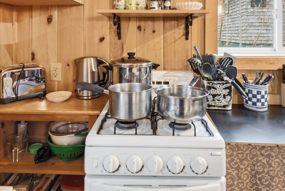 Fully stocked for the self-sufficient traveler. From a 4-burner gas range to essential cookware, we’ve provided everything you need to fuel up for Acadia. No need to eat out every night—enjoy the convenience of a true home-cooked meal.
