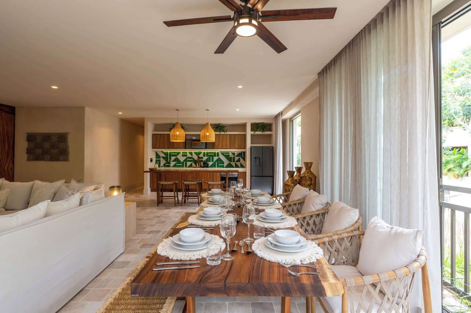 A welcoming dining space ideal for shared meals and relaxed evenings.