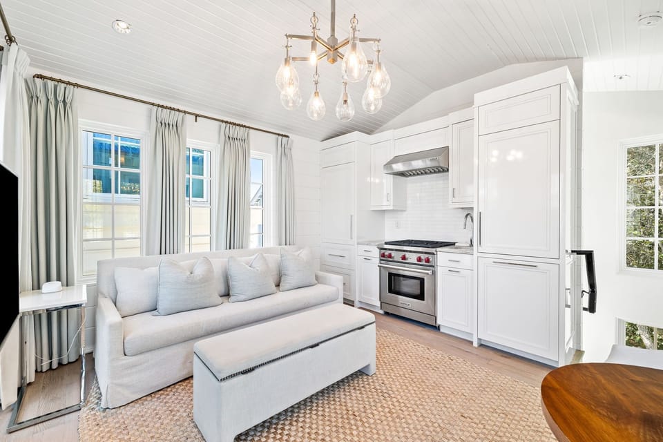 Carriage House Living Area with Seating for 5