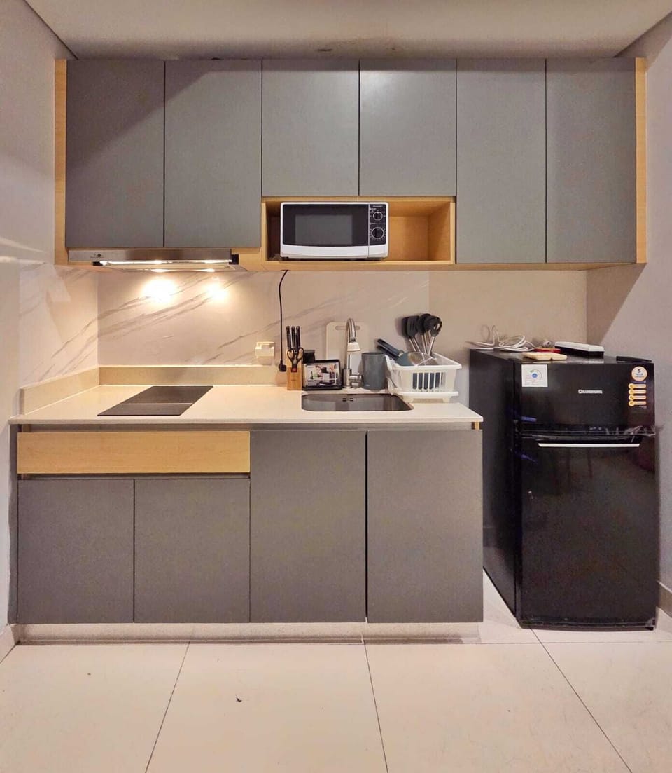 Apartment, 3 Bedrooms, City View | Private kitchen | Fridge, microwave, stovetop, cookware/dishes/utensils