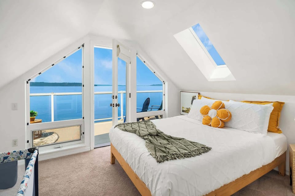 Wake up with amazing water view in the front