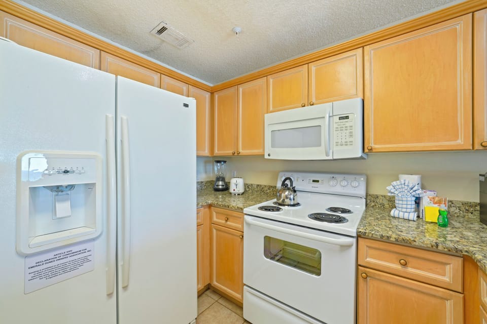 At Emerald Dunes 202, the fully equipped kitchen makes it easy to turn your Destin beachfront getaway into a true home away from home.