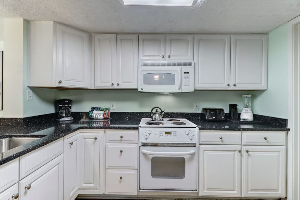 Full kitchen
