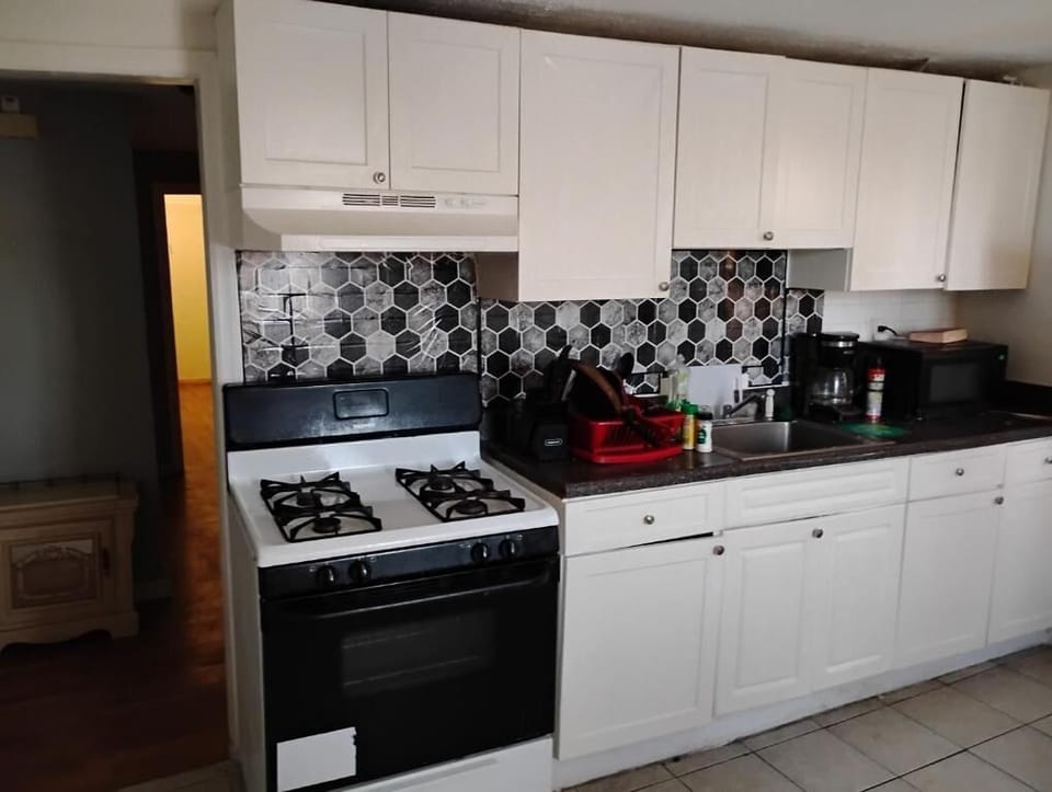 Double Room, 1 King Bed, Non Smoking | Private kitchen