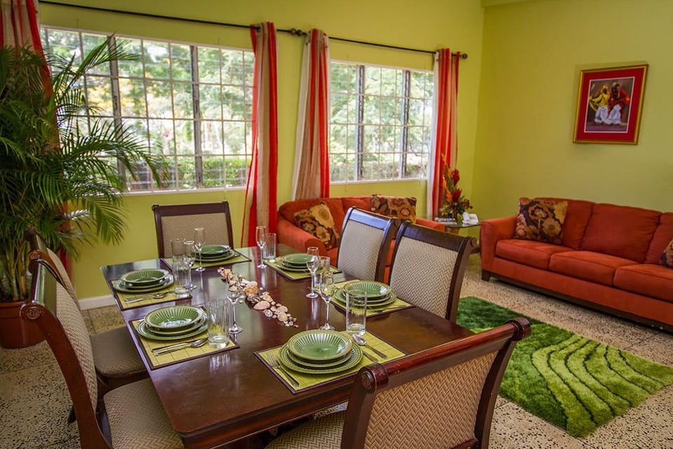 Signature Bungalow, 3 Bedrooms, Kitchen | In-room dining