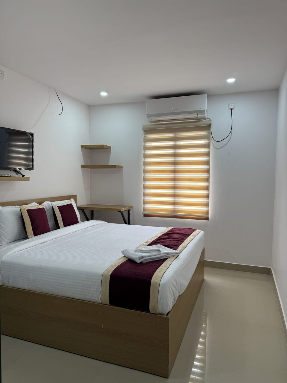 Elite Triple Room, City View | Desk, free WiFi