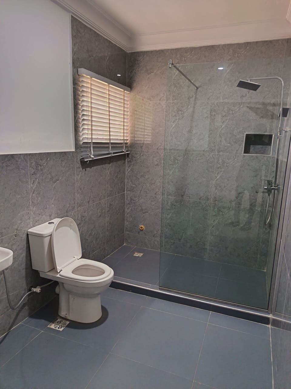 Comfort Apartment | Bathroom | Shower