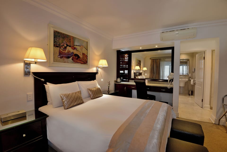 Luxury Five-Star Suite | Minibar, in-room safe, desk, free WiFi