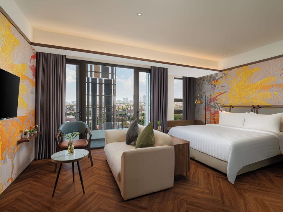 Deluxe Room, 1 King Bed | Premium bedding, minibar, desk, laptop workspace