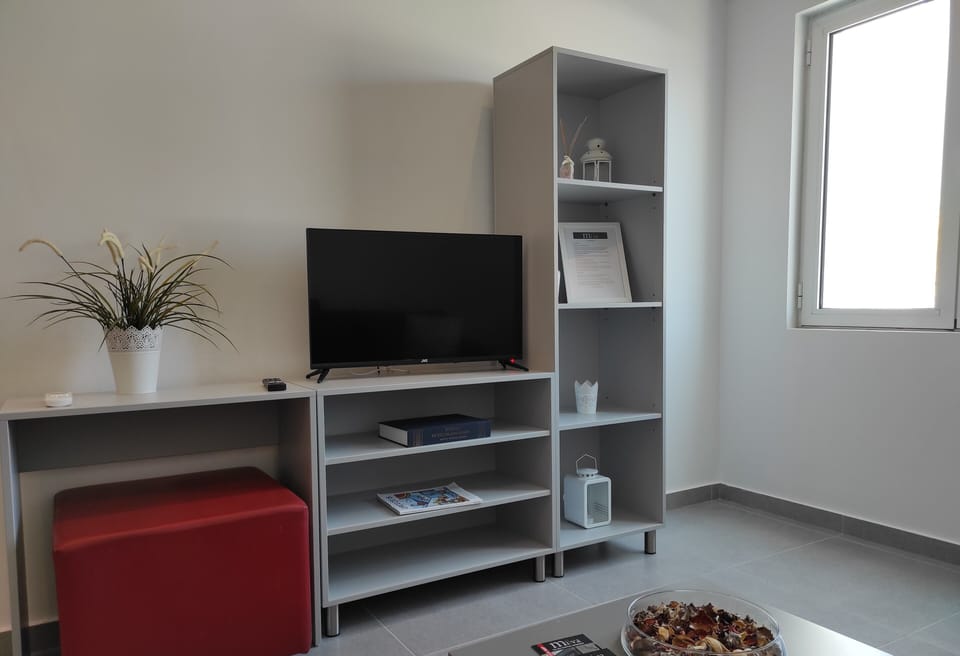One Bedroom Apartment with Twin Bed & City View | Interior