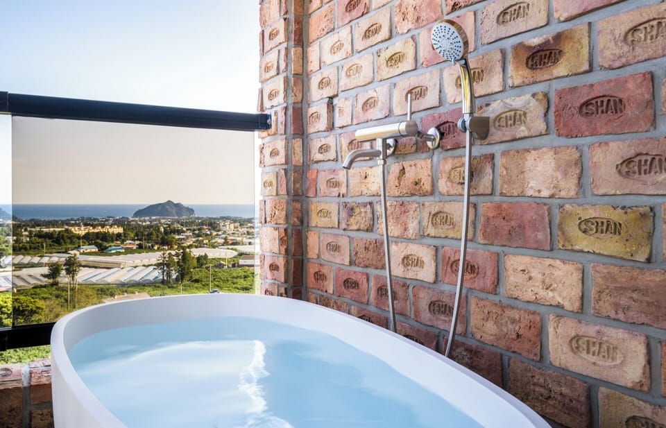 13-pyeong couple room | Bathroom | Hair dryer, towels, shampoo