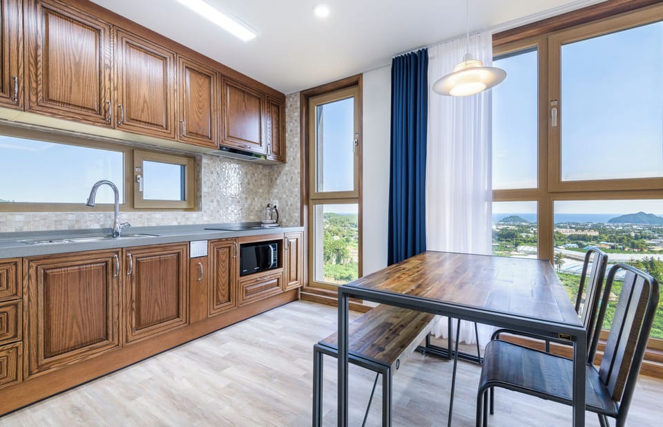 25-pyeong Suite | Private kitchen | Fridge, microwave, cookware/dishes/utensils