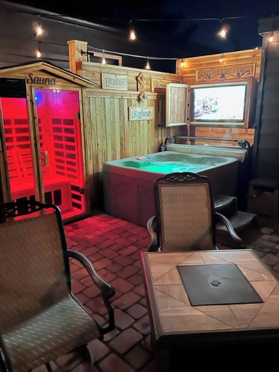 Outdoor spa tub