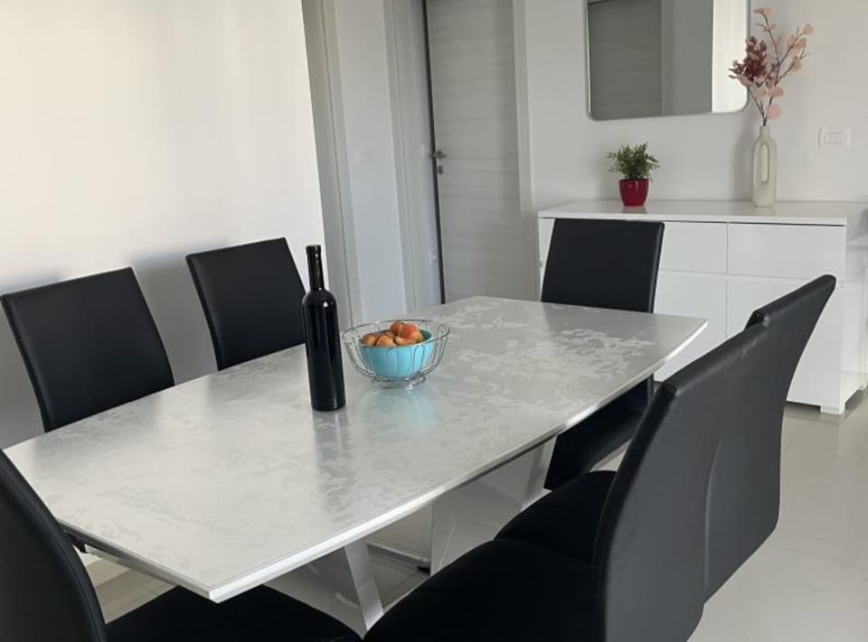 Apartment (Two Bedroom Apartment 1) | Living room