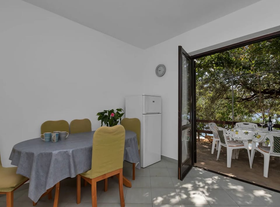 House (Three Bedroom Holiday Home with Sea V)
