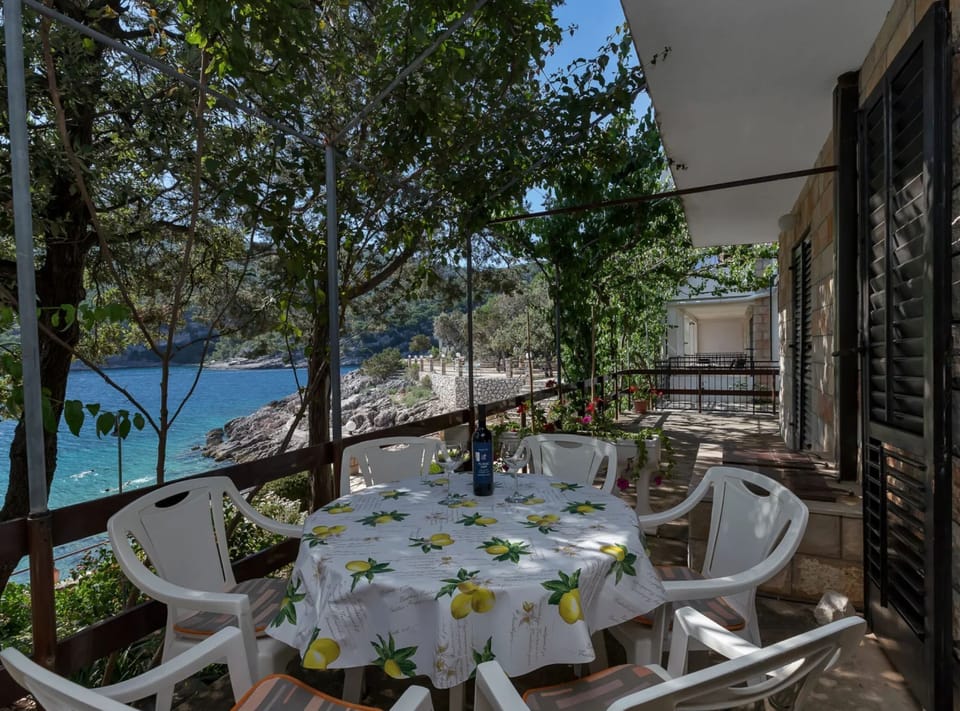 House (Three Bedroom Holiday Home with Sea V) | Terrace/patio
