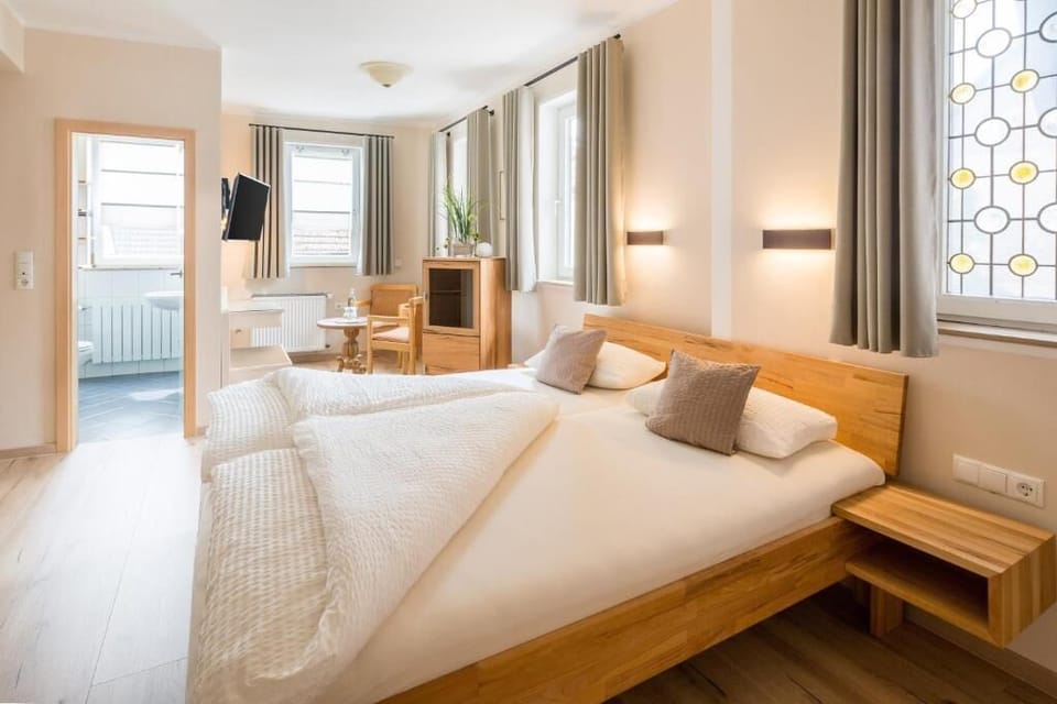 Hypo-allergenic bedding, in-room safe, desk, laptop workspace