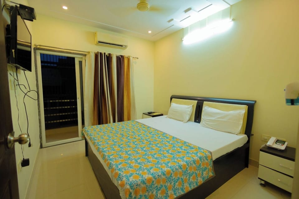 Deluxe Room | Desk, free WiFi