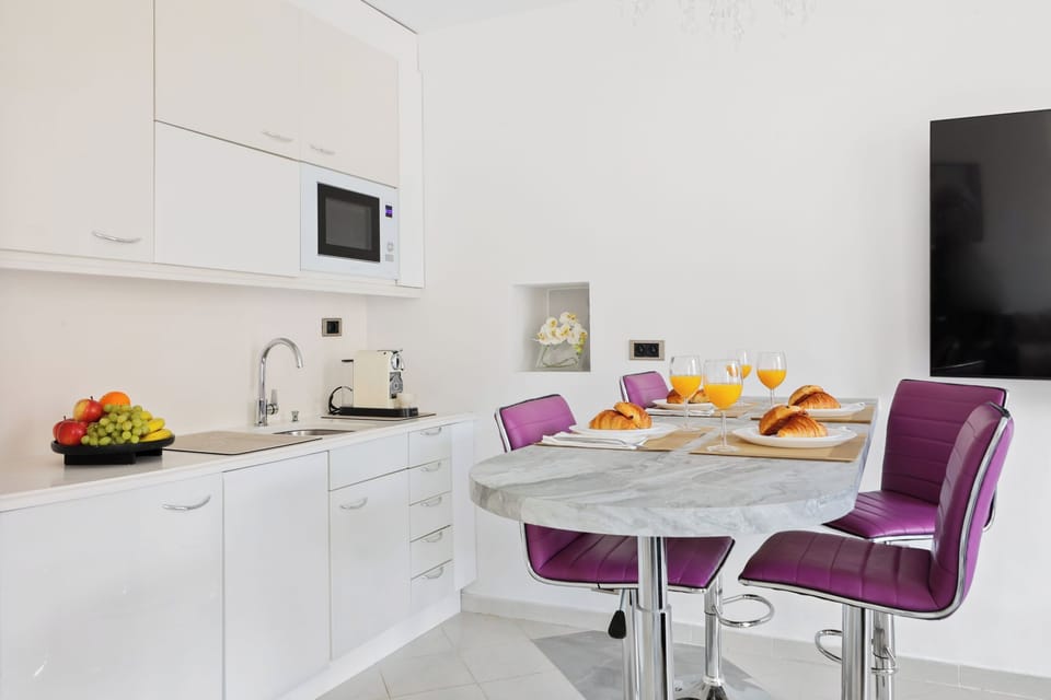 The kitchen is fully equipped to prepare a simple meal 