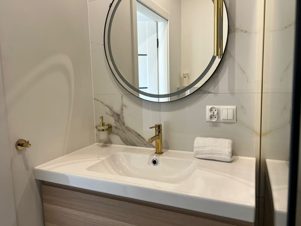 Comfort Studio Suite, Balcony, City View | Bathroom