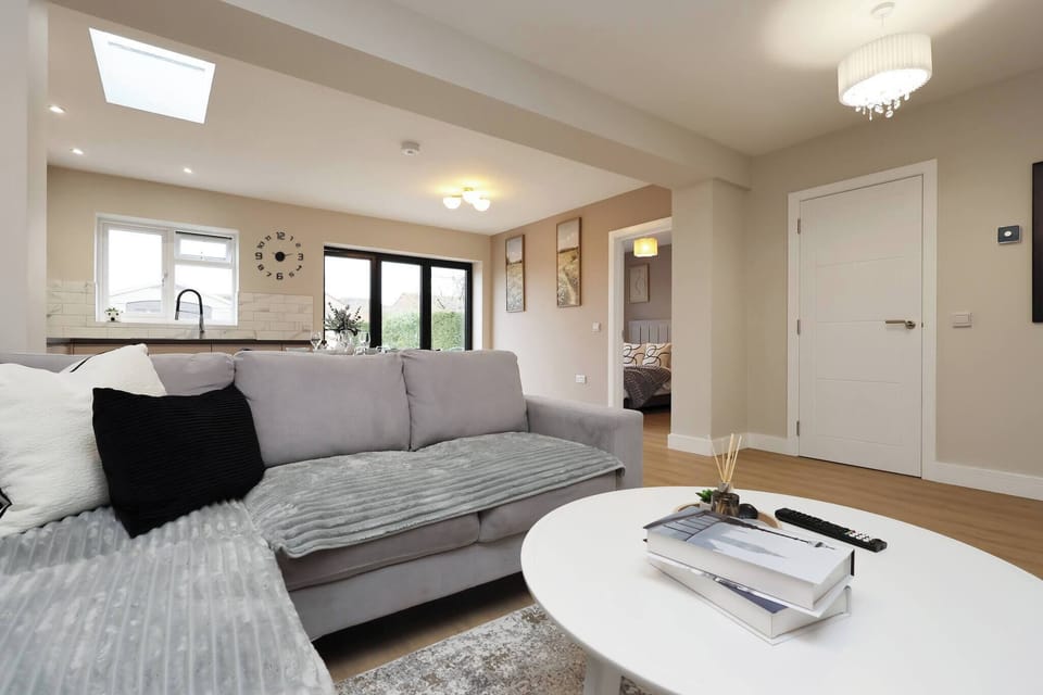House, 5 Bedrooms | Living room