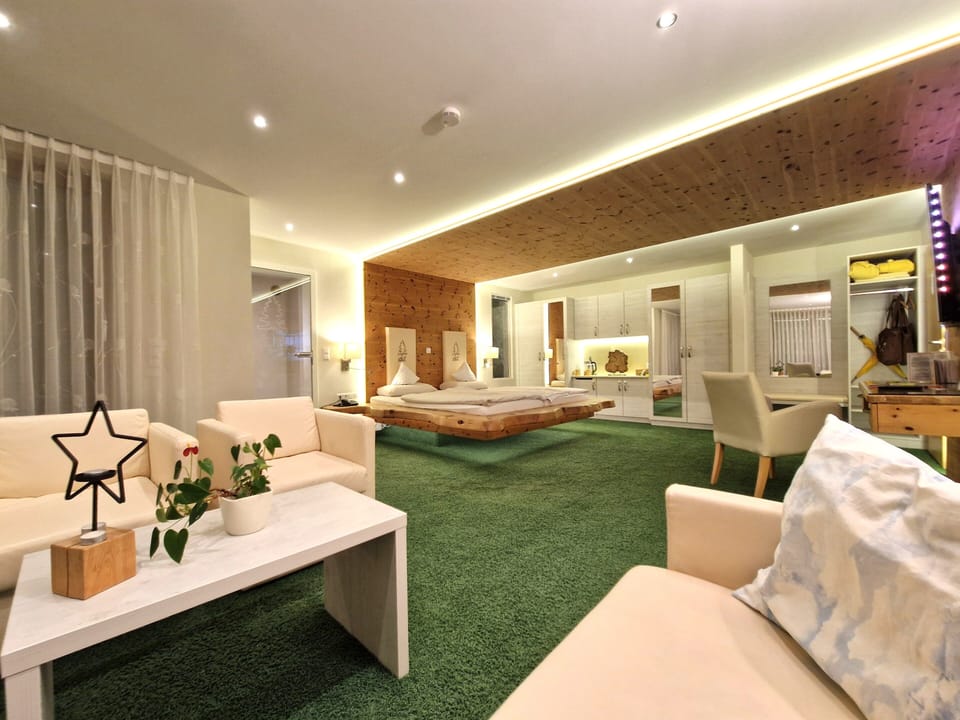 Premium Suite | In-room safe, desk, free WiFi, bed sheets