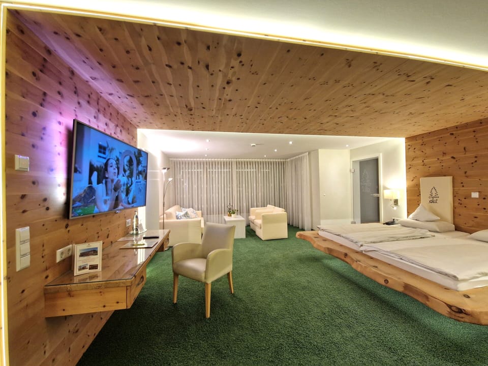 Premium Suite | In-room safe, desk, free WiFi, bed sheets