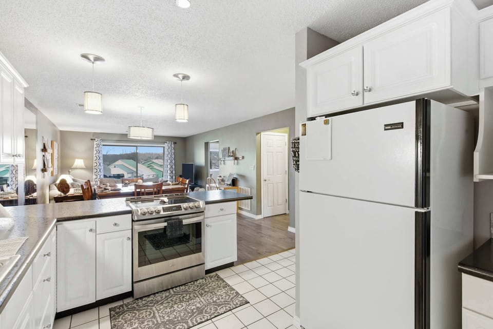 Condo, Multiple Beds, Patio, Garden View (Twin Lakes Getaway) | Private kitchen