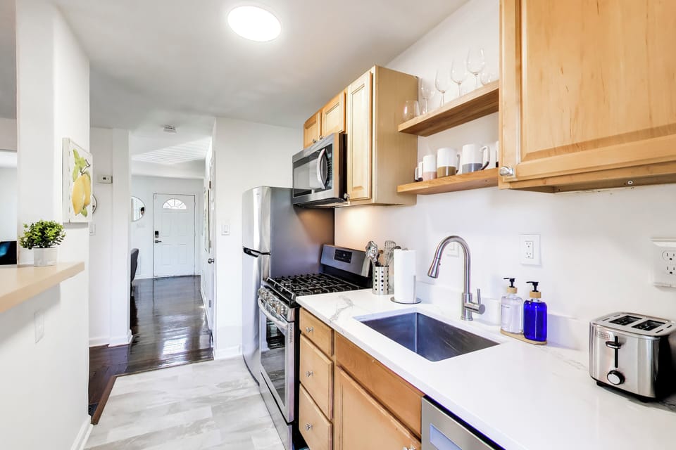 Full kitchen with new appliances!
