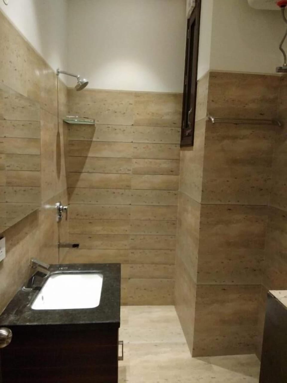 Bathtub, free toiletries, hair dryer, towels