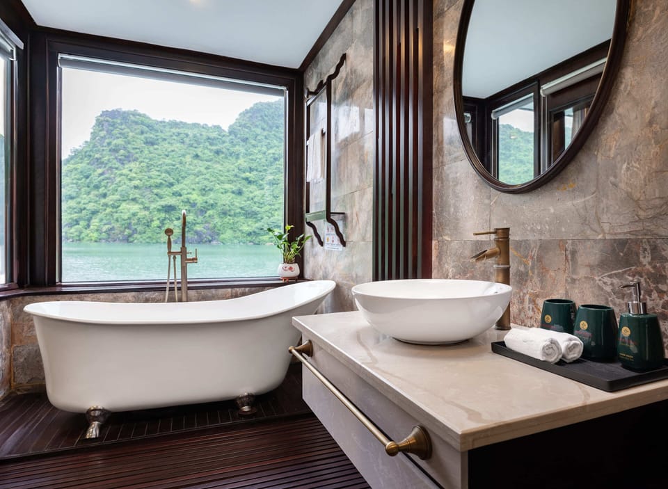 Junior Suite, Beach View, Executive Level | Bathroom | Shower, free toiletries, hair dryer, slippers