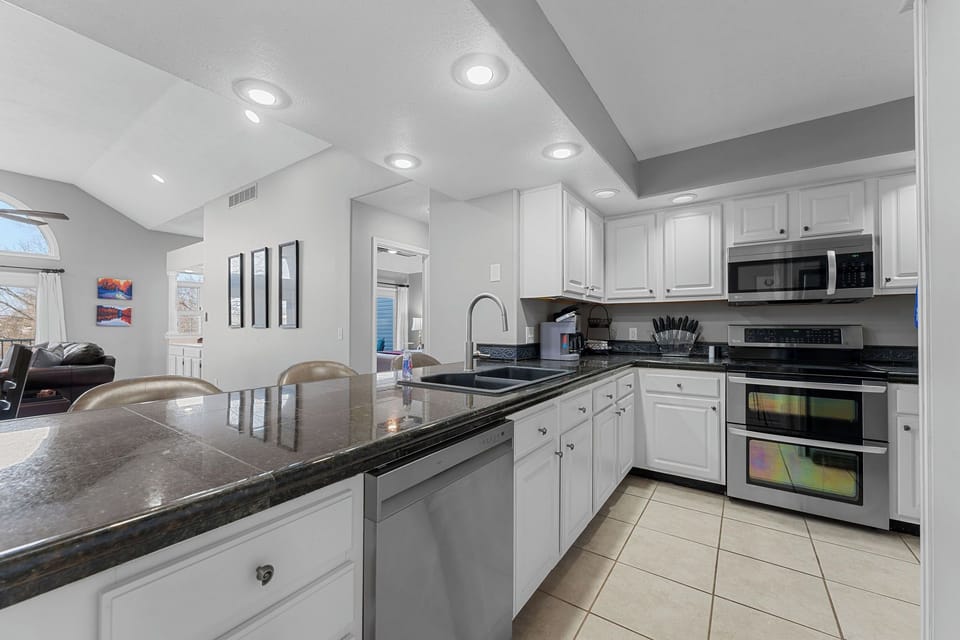 Fully stocked kitchen perfect for family meals during your Branson vacation