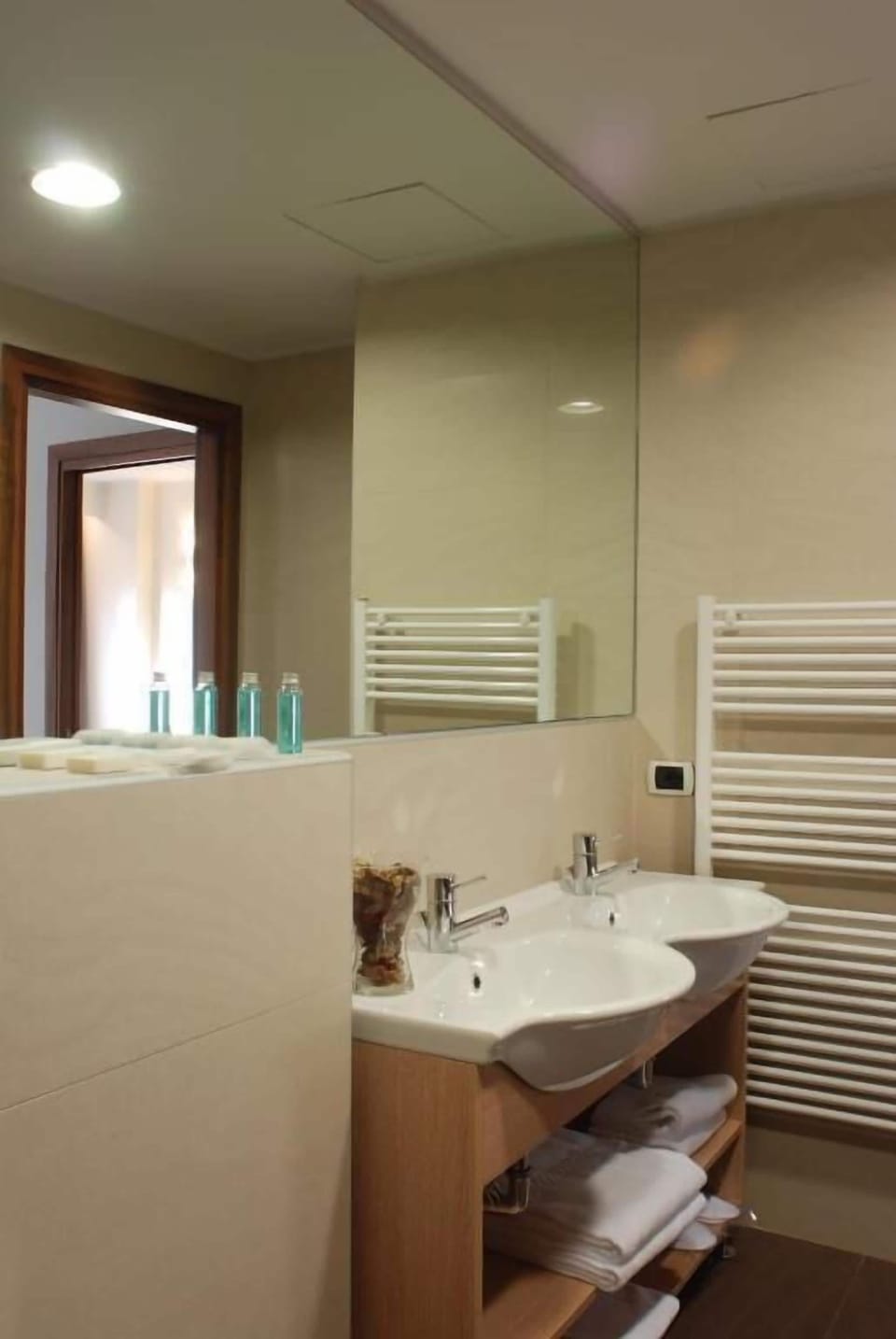 Double or Twin Room, Non Smoking | Bathroom | Bidet