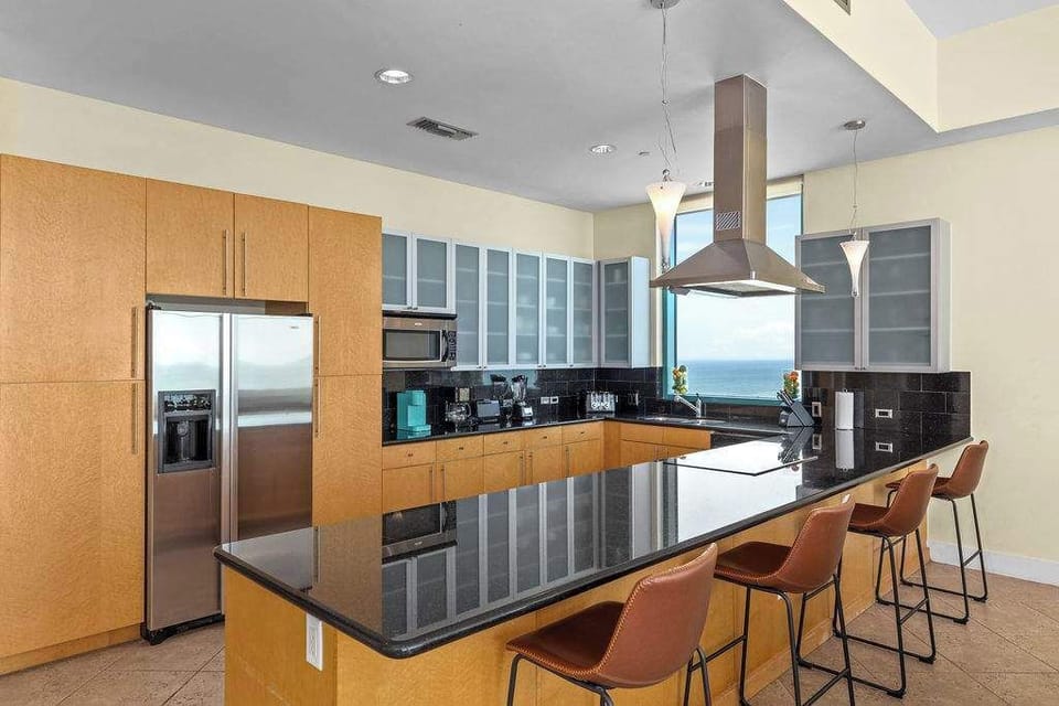 Apartment, Multiple Beds, Balcony, Ocean View (Sapphire 2901) | Private kitchen