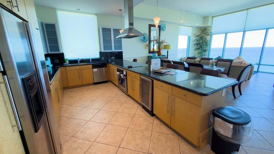 Apartment, Multiple Beds, Balcony, Ocean View (Sapphire 2901) | Private kitchen