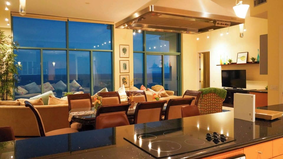 Apartment, Multiple Beds, Balcony, Ocean View (Sapphire 2901) | Dining