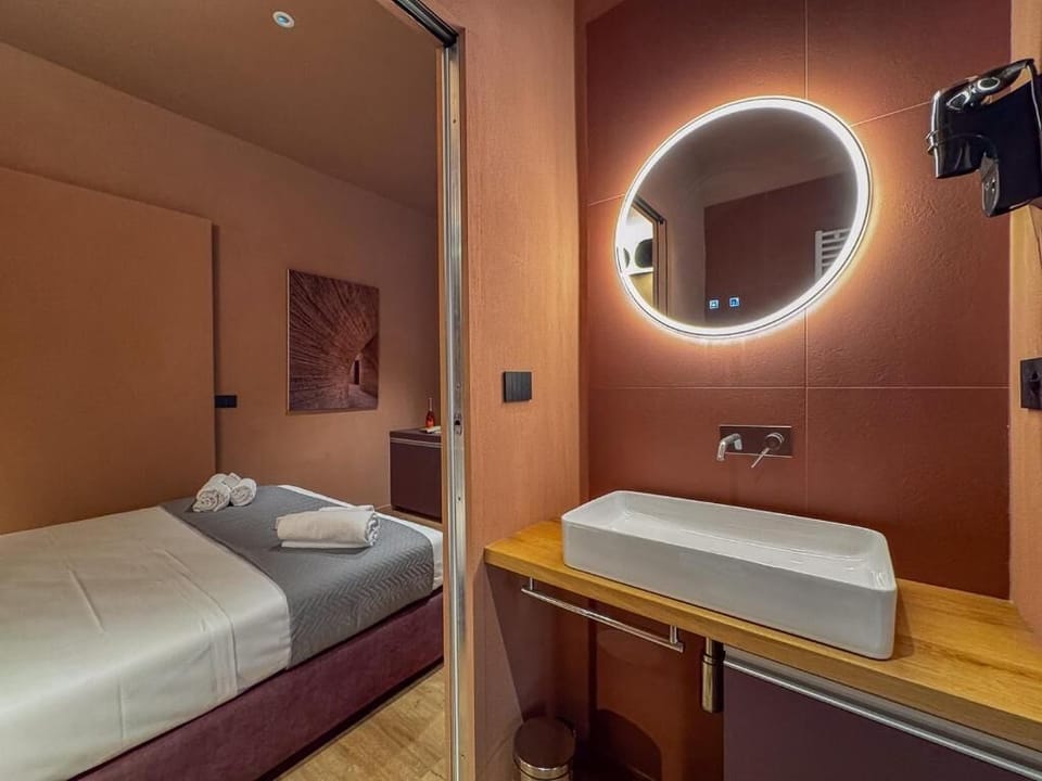 Deluxe Double Room | Bathroom