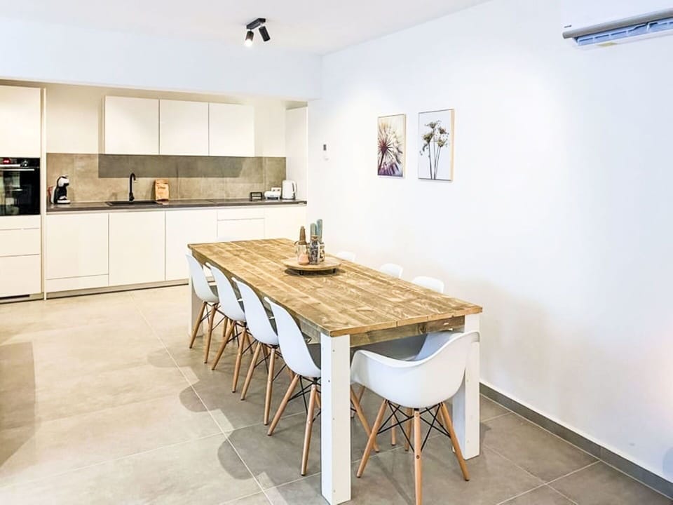 Furniture, Interior Design, Flooring, Floor, Wall, Wood, Ceiling, Room, Wood Flooring, Table