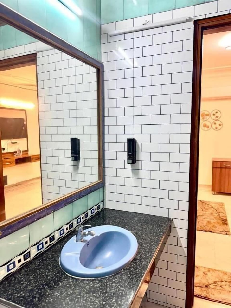 Superior Studio, Patio | Bathroom | Shower, free toiletries, towels, shampoo