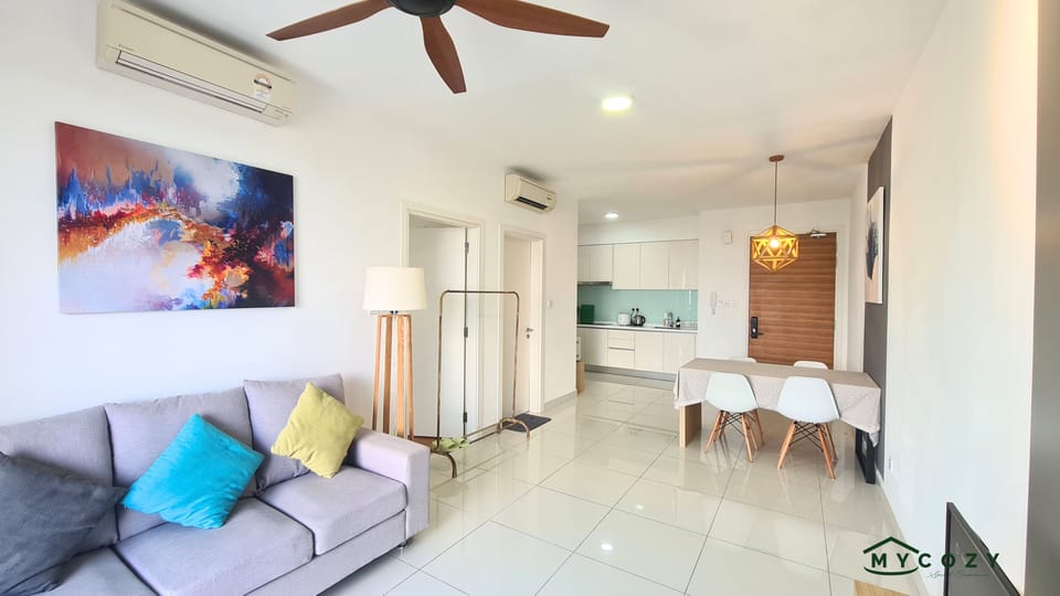 Deluxe Suite, Balcony, Mountain View | Living area