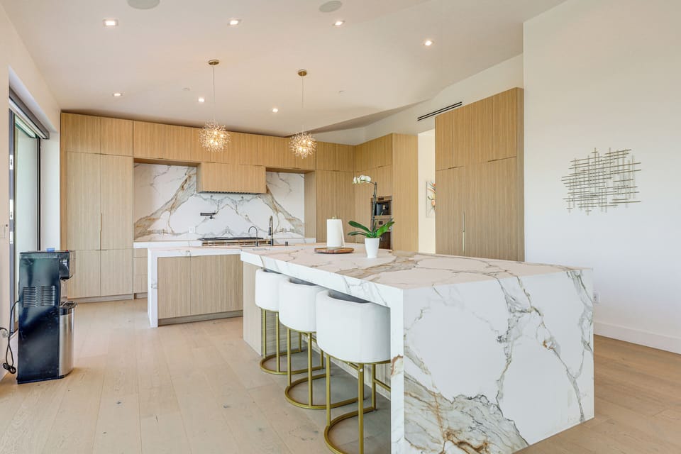 House (5 Bedrooms) | Interior