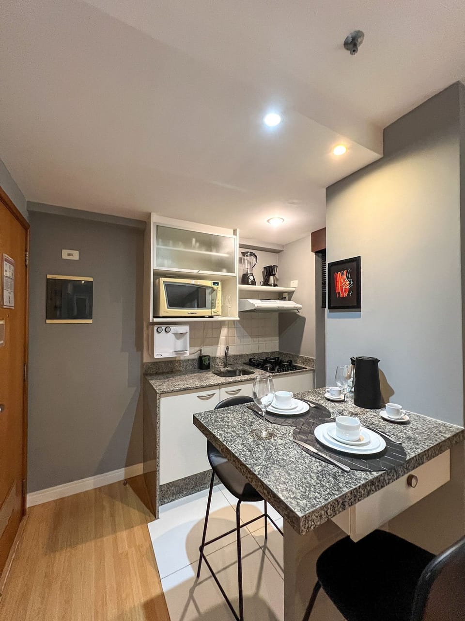 Apartment | Private kitchen | Microwave, blender