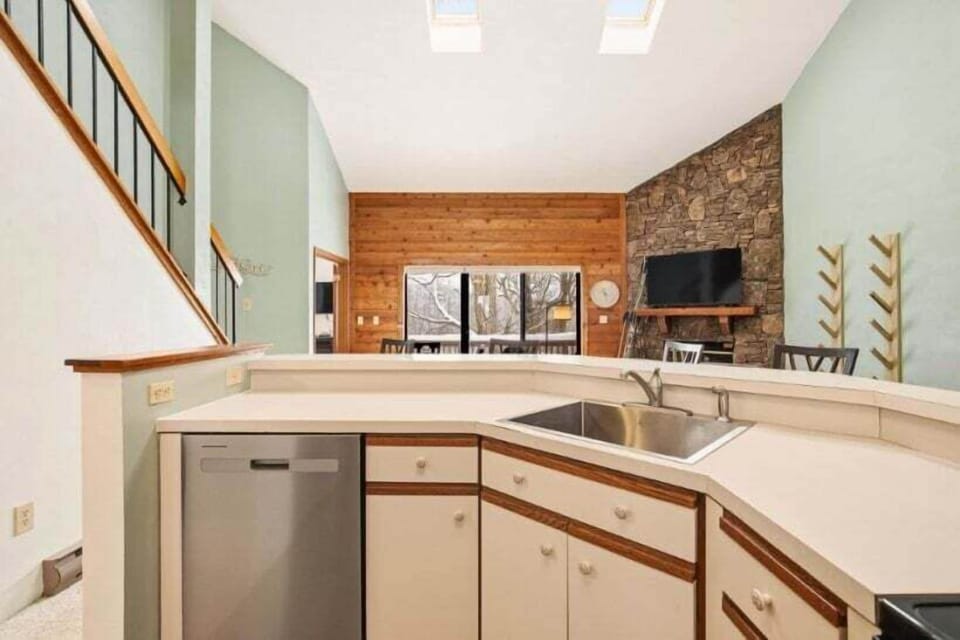 Condo, 3 Bedrooms | Interior